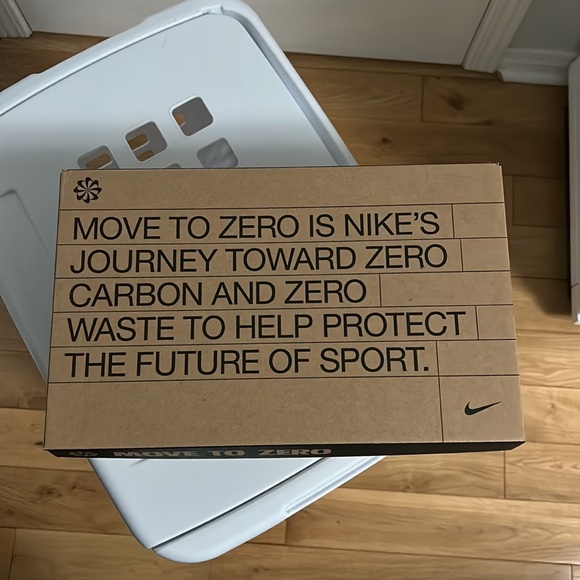 Women’s light bone vapormax 2021 flyknit - Picture 9 of 13